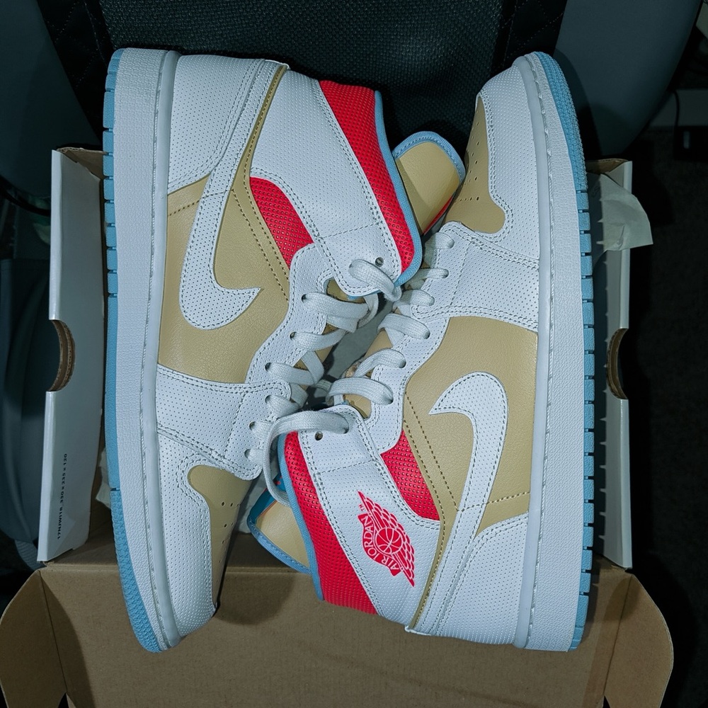 Jordan 1 Mid ‘Sesame’ SizeW12/M10.5